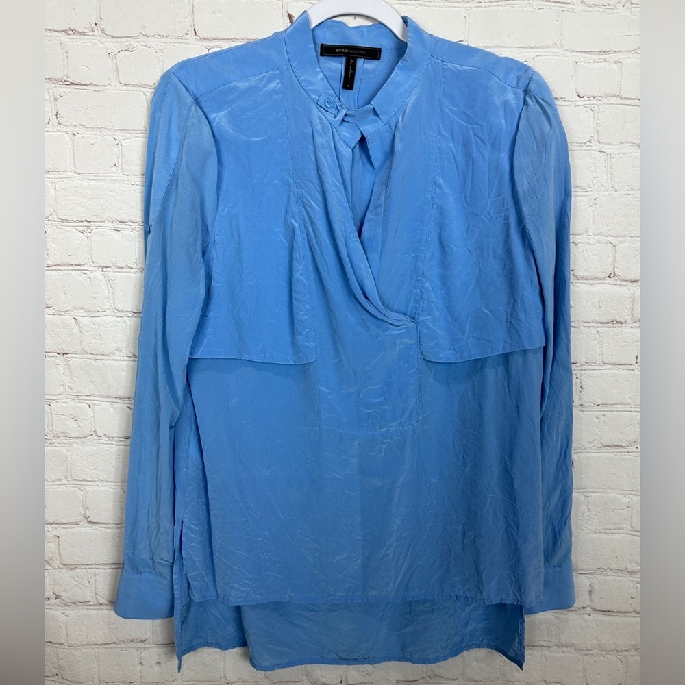 BCBGMaxazria Blue Button Up Mock Neck Career Casual Silk blouse sz S, GUC